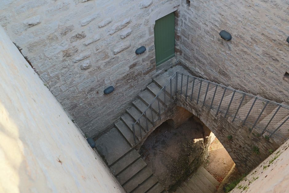 monte-escalier à Clermont