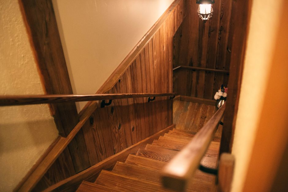 monte-escalier à Roye